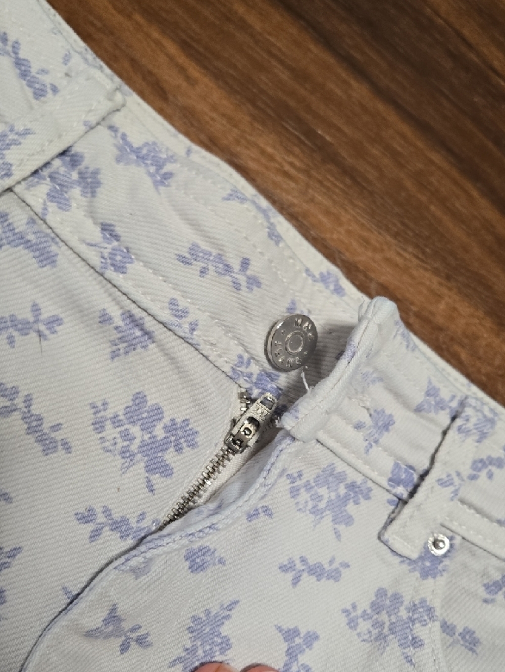 Mango Wide-Leg Floral Print Pants in White and Light Blue - Picture 7 of 10